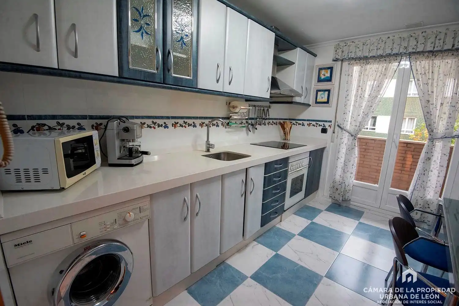 Flat with lift to rent in Antonio Gamoneda, imagen 4