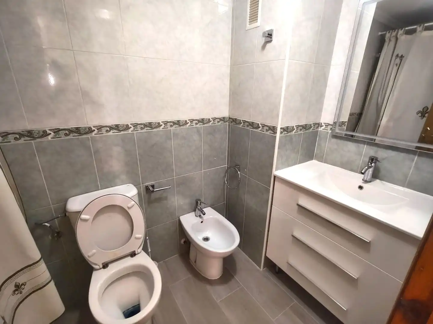 Badezimmer von Wohnungen zur Miete in Santa Pola mit Klimaanlage, Heizung und Terrasse
