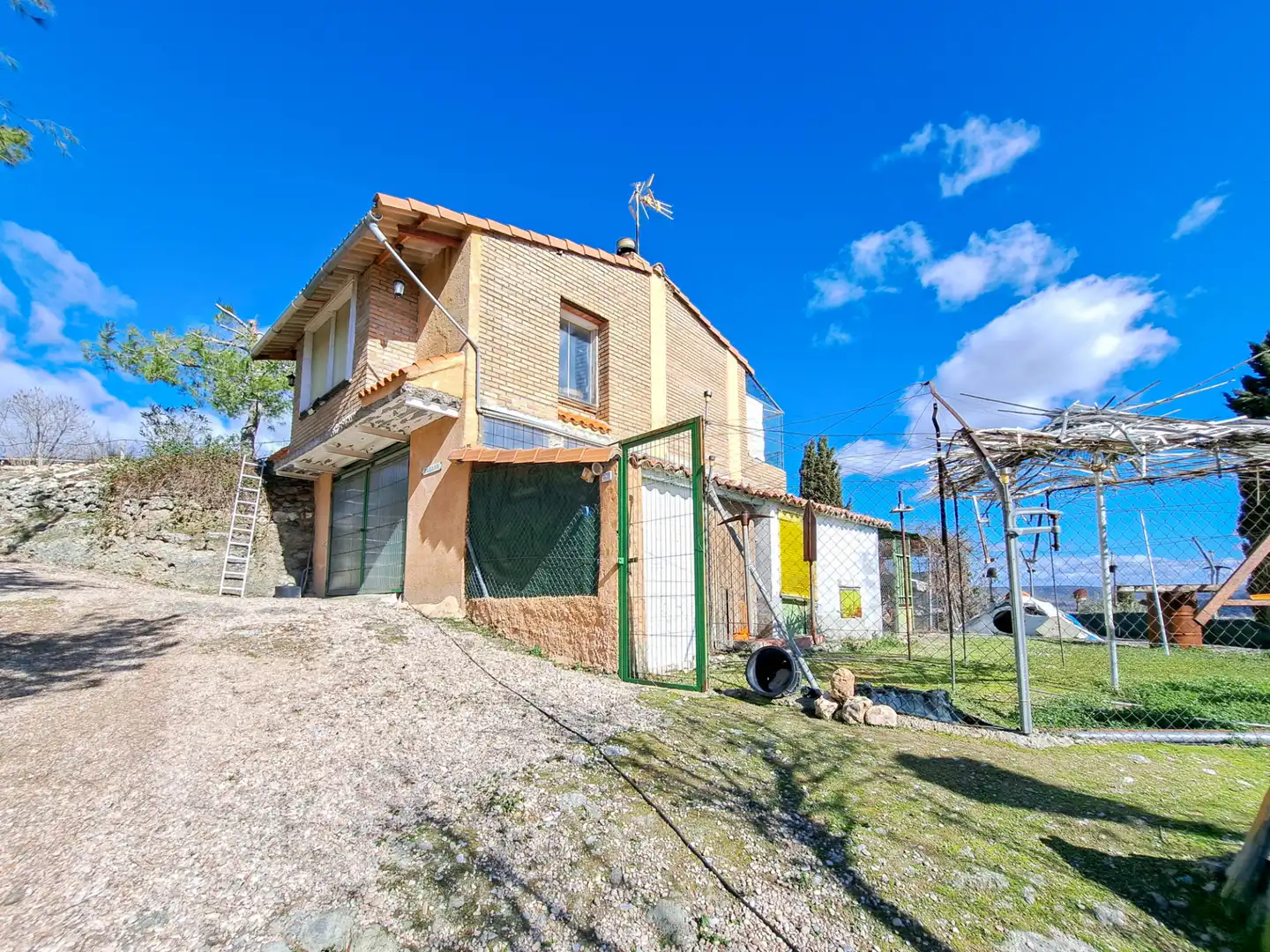 Vista exterior de Casa o xalet en venda en Chinchón amb Calefacció, Jardí privat i Terrassa