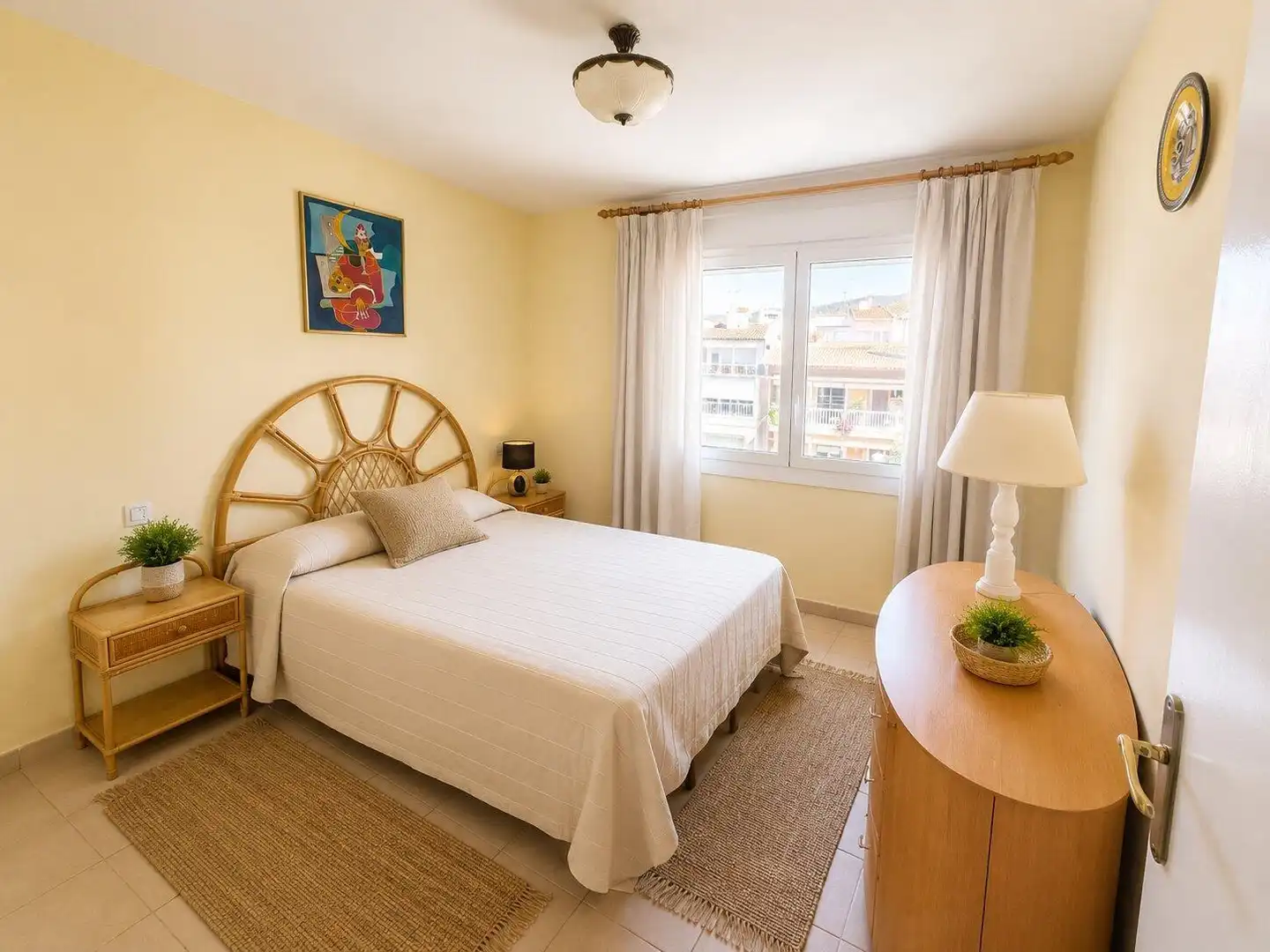 Schlafzimmer von Dachboden zum Verkauf in Roses mit Terrasse, Möbliert und Balkon