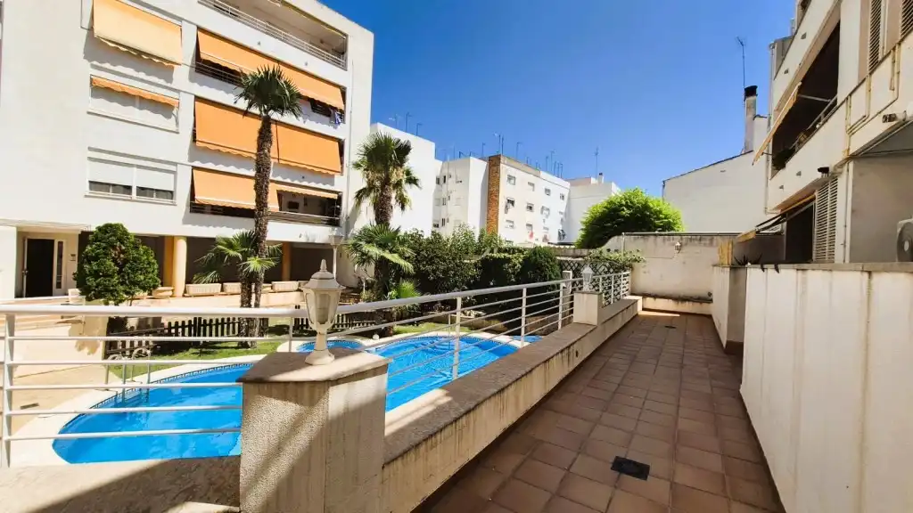 Piscina de Àtic en venda en Rocafort amb Aire condicionat, Traster i Moblat