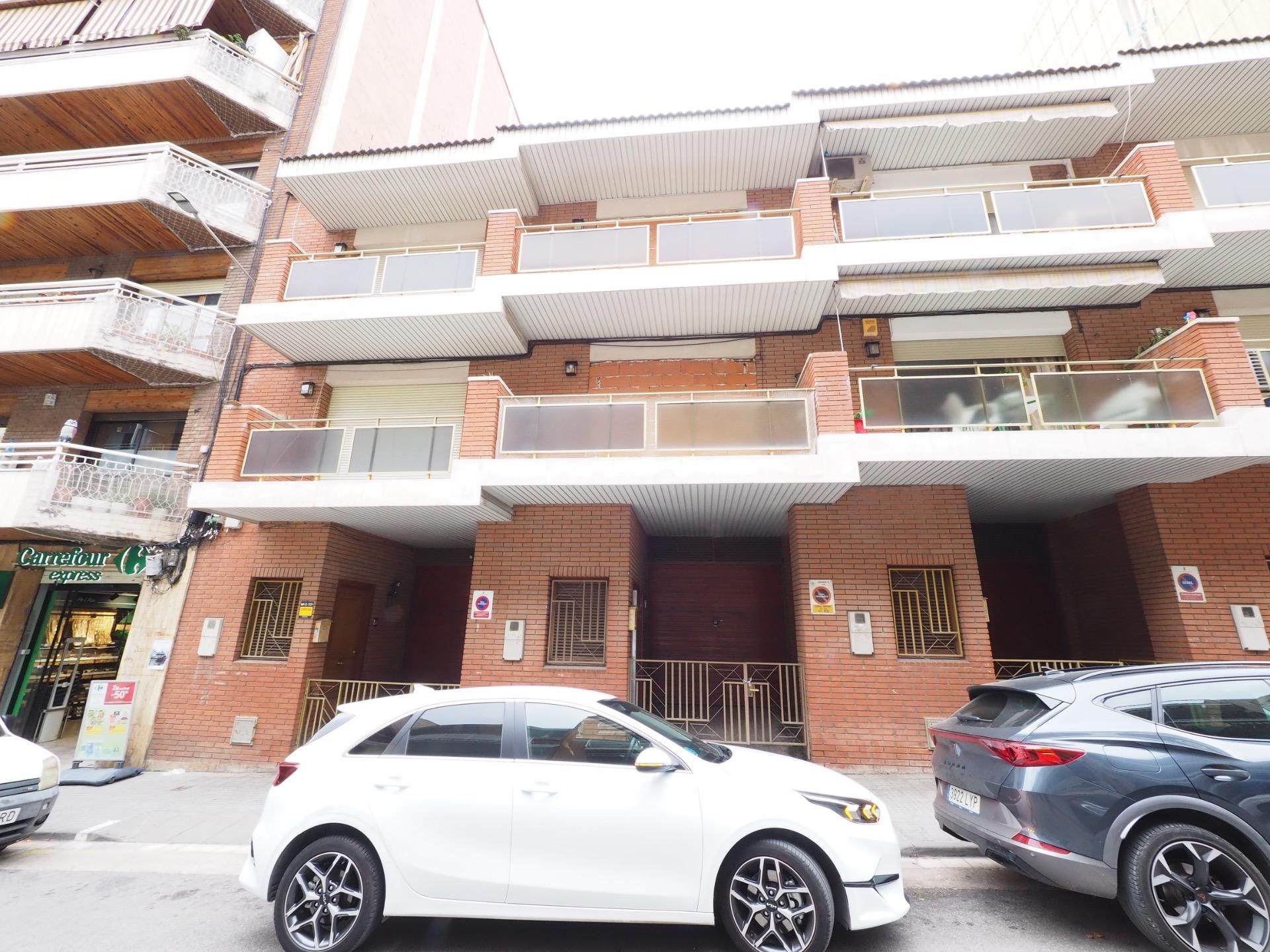 Exterior view of Single-family semi-detached for sale in Rubí  with Heating, Terrace and Balcony