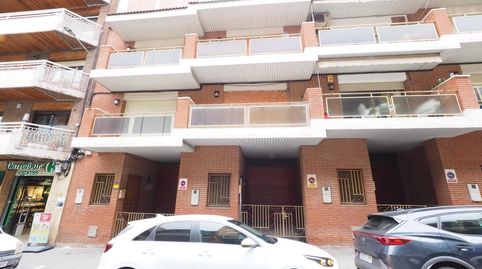 SE VENDE CASA ADOSADA EN RUBI, ZONA MERCAT