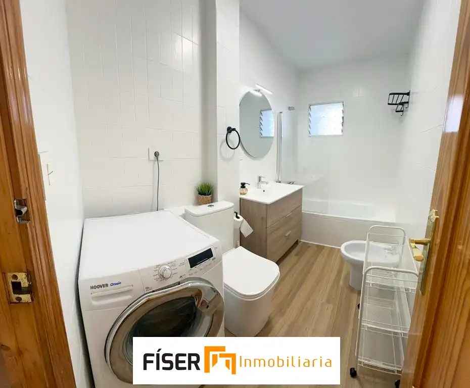 Baño de Piso de alquiler en Zafra con Aire acondicionado y Amueblado