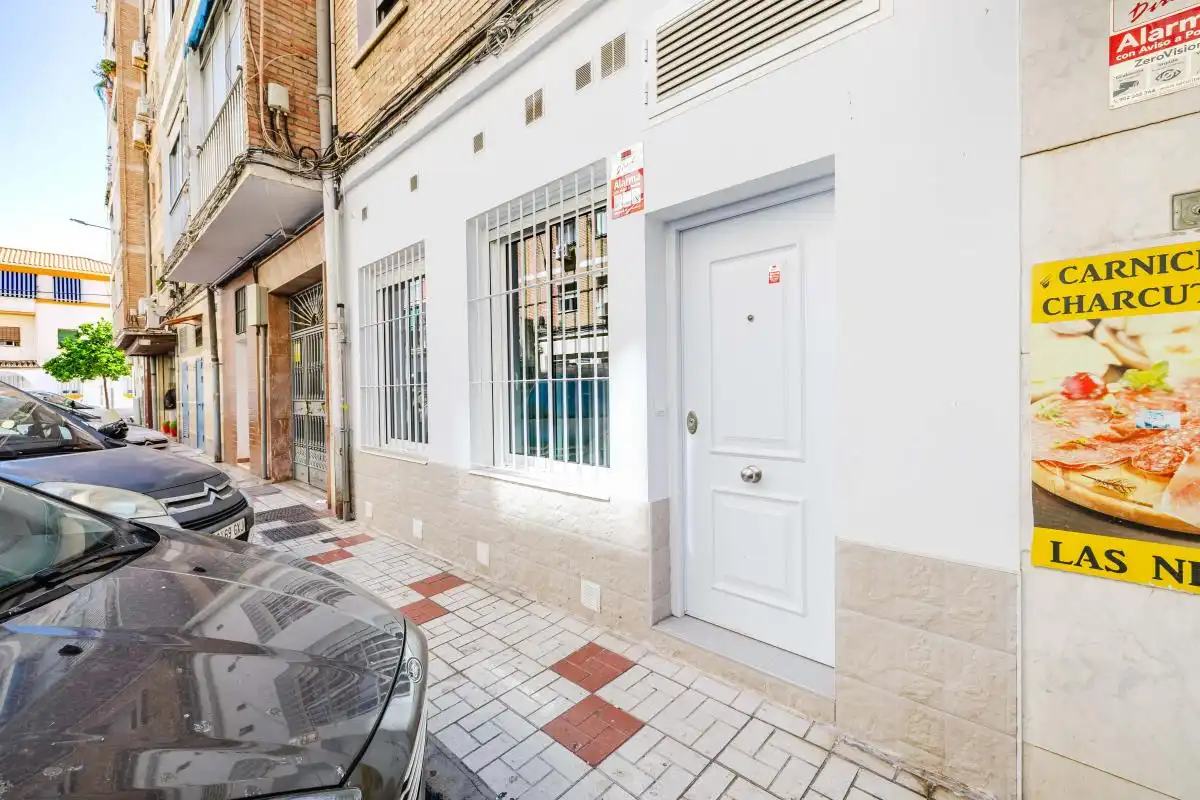 Vista exterior de Planta baixa en venda en Málaga amb Calefacció