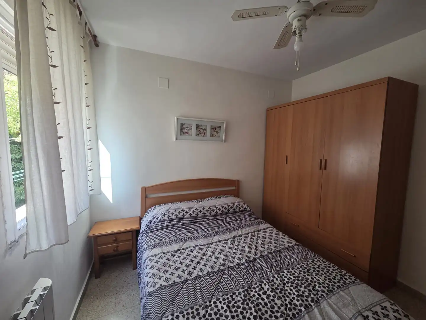 Habitación de Piso de alquiler en Granada con Aire acondicionado, Calefacción y Amueblado