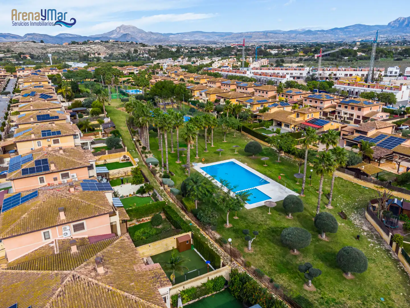 Vista exterior de Casa o xalet en venda en Mutxamel amb Aire condicionat, Calefacció i Jardí privat