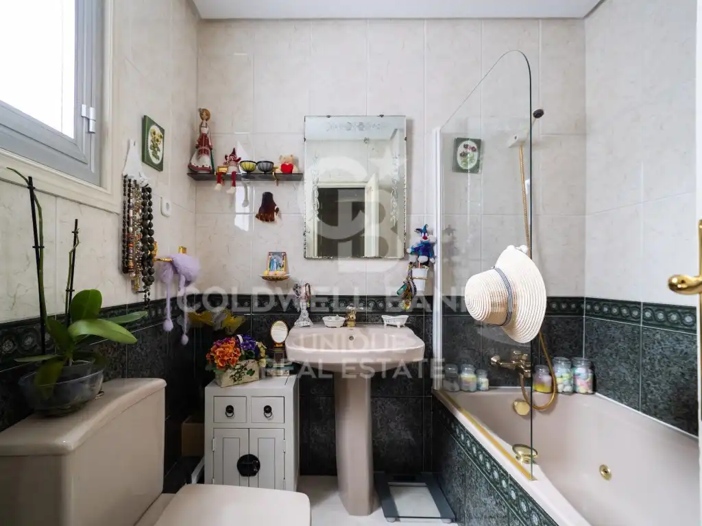 Baño de Ático en venta en Madrid con Aire acondicionado, Calefacción y Amueblado