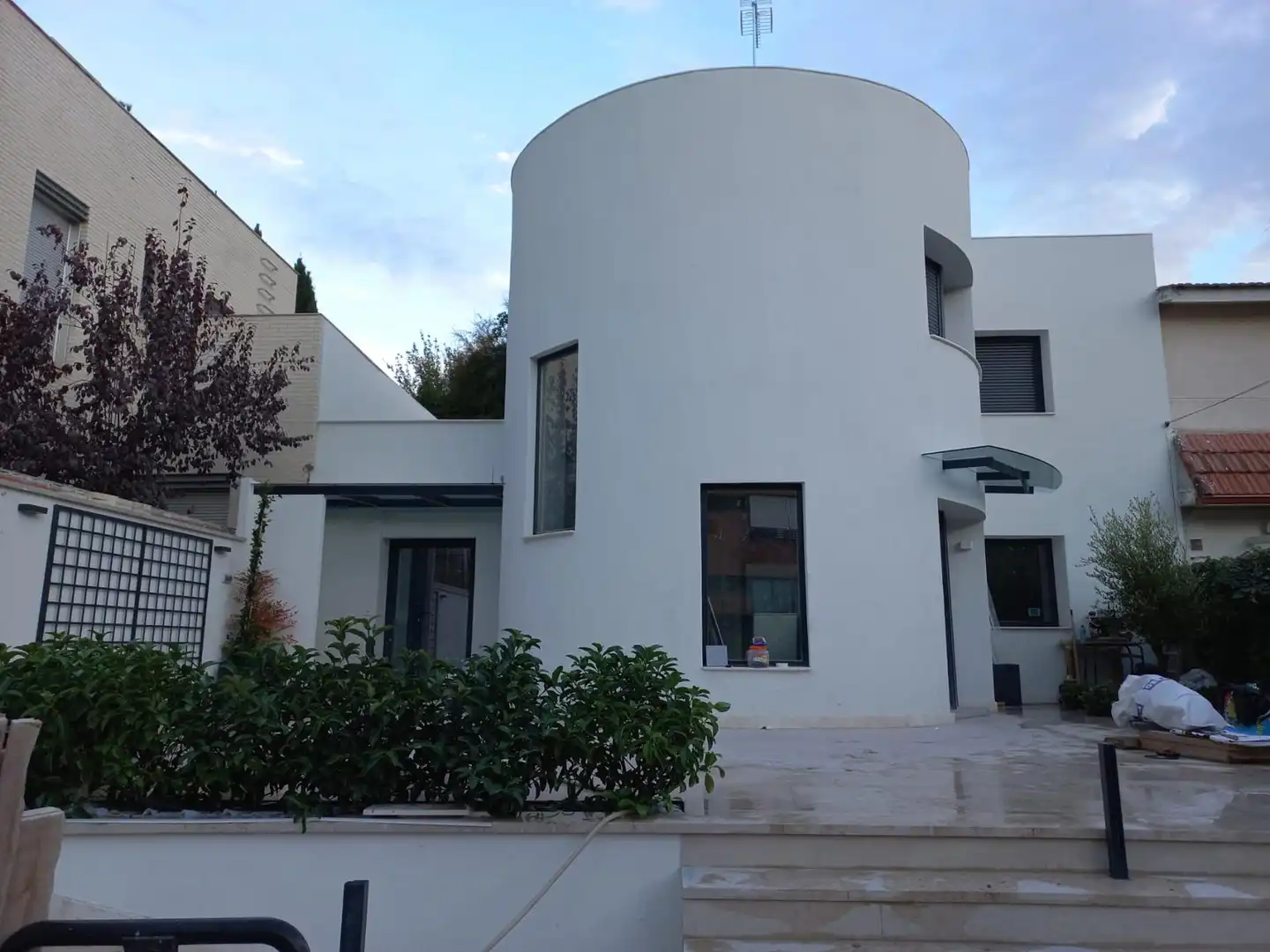 Vista exterior de Casa adosada en venda en Madrid amb Aire condicionat, Calefacció i Jardí privat