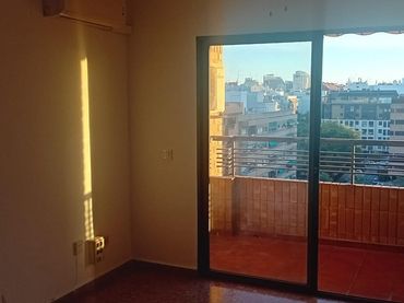 Piso con balcón en venta en BELGICA