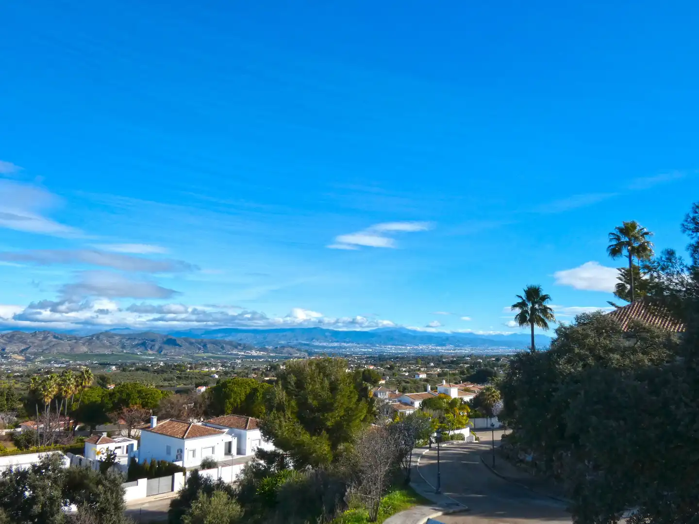 Vista exterior de Casa o xalet en venda en Alhaurín El Grande amb Jardí privat i Terrassa