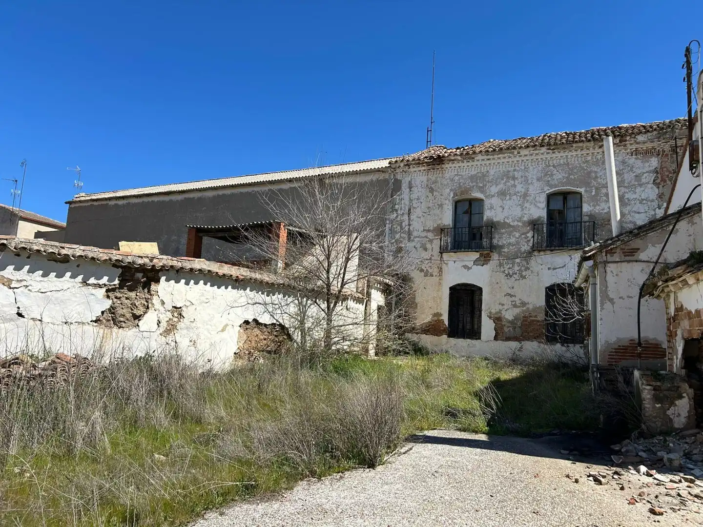 Vista exterior de Edifici en venda en Polán