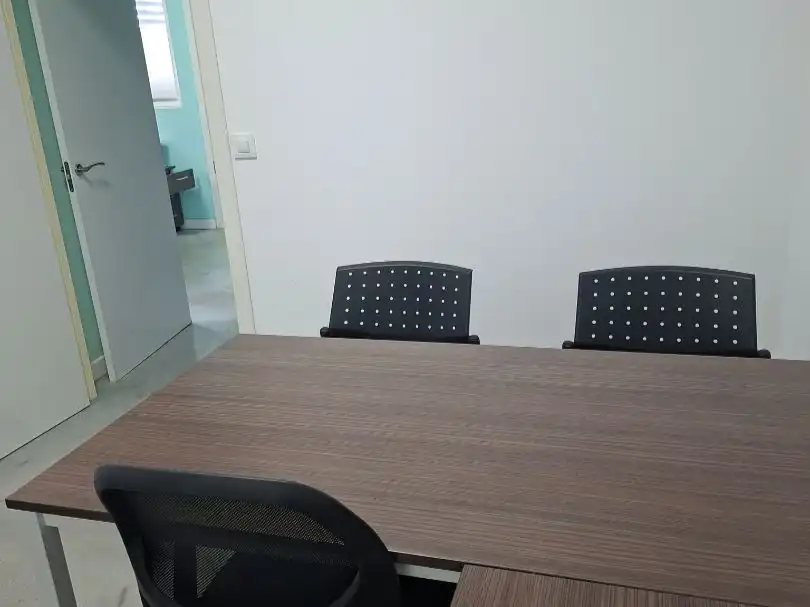 Oficina de alquiler en Bellavista - La Palmera