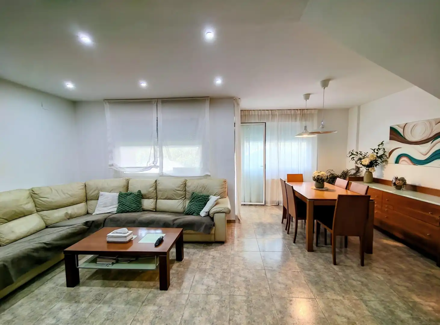 Sala de estar de Casa adosada en venta en Tarragona con Aire acondicionado, Calefacción y Jardín privado