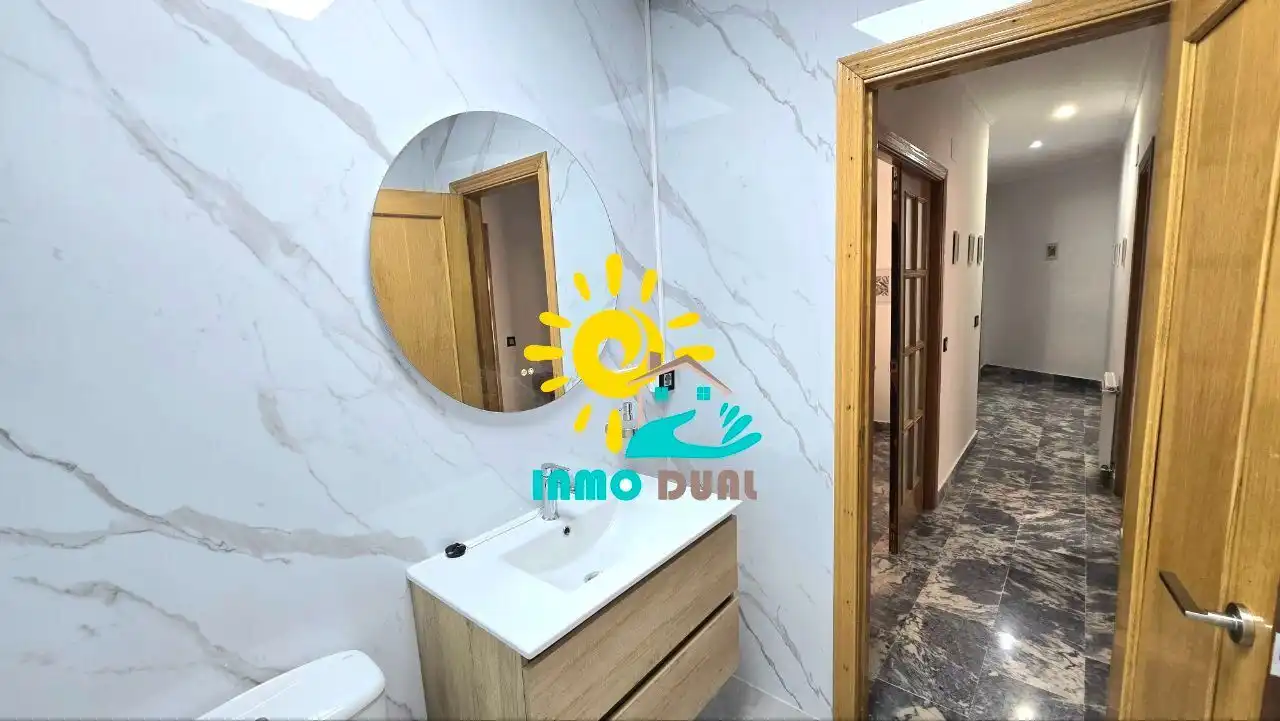 Bany de Apartament de lloguer en Badajoz amb Aire condicionat, Calefacció i Moblat