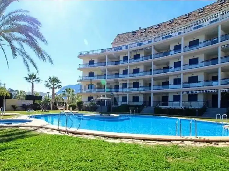 Außenansicht von Wohnung zur Miete in Dénia mit Klimaanlage, Heizung und Privatgarten