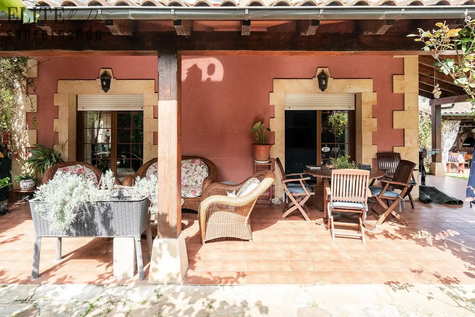 Terrassa de Casa o xalet en venda en Torrelavega  amb Calefacció, Jardí privat i Parquet