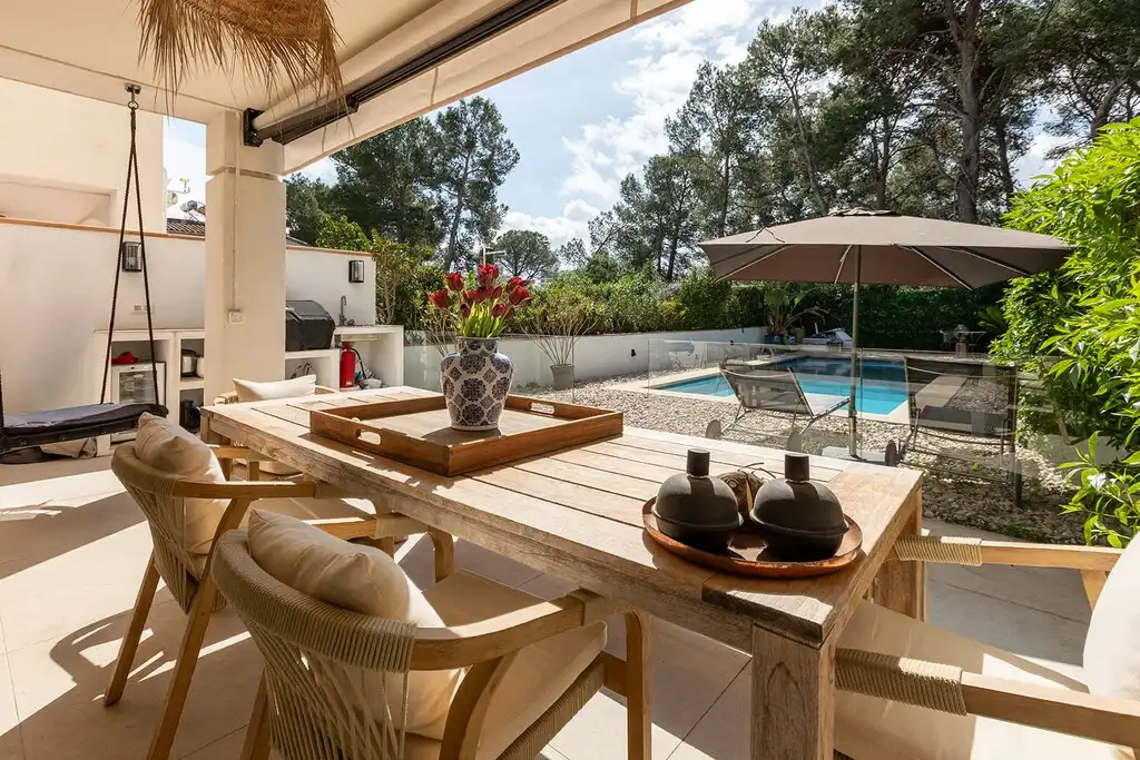 Terrasse von Einfamilien-Reihenhaus zum Verkauf in Pollença mit Klimaanlage, Heizung und Terrasse