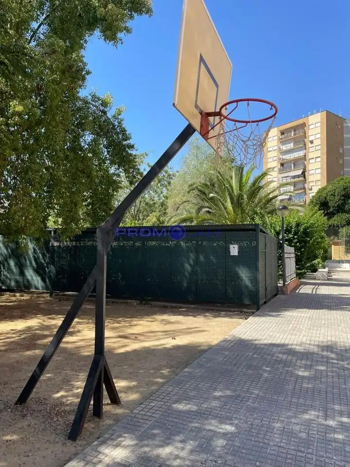 Aparcament de Pis en venda en Sevilla amb Aire condicionat