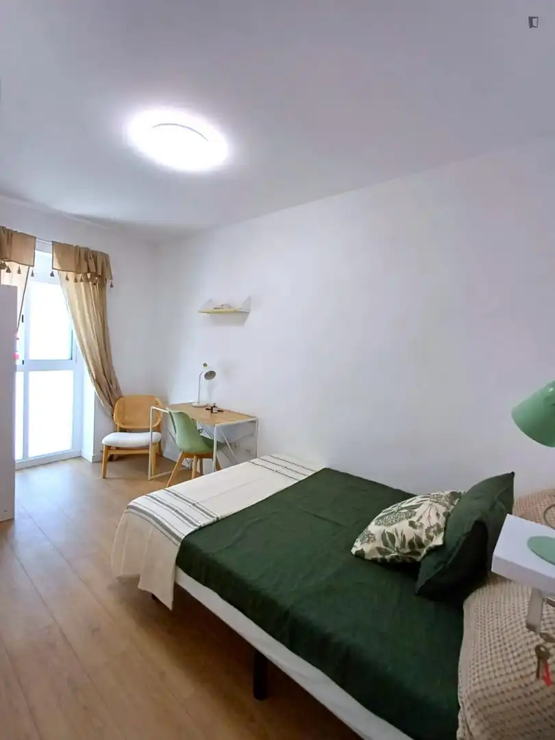 Dormitori de Casa o xalet per a compartir en  Valencia Capital amb Aire condicionat, Calefacció i Moblat