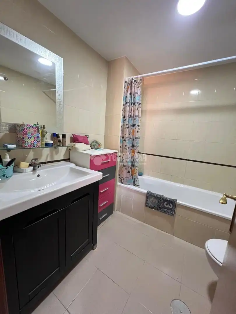 Bathroom of Flat for sale in Dos Hermanas  with Air Conditioner, Heating and Terrace