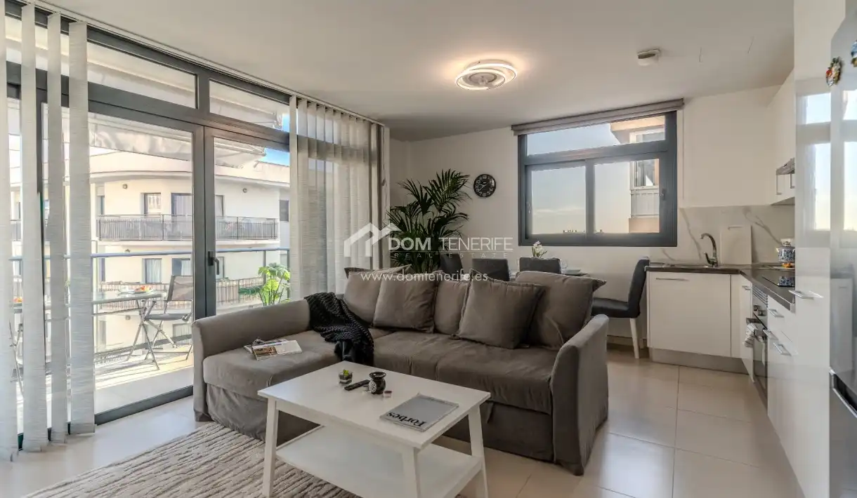Sala de estar de Piso en venta en Adeje con Terraza, Trastero y Piscina