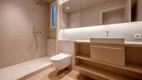 Bathroom of Flat for sale in  Barcelona Capital  with Air Conditioner