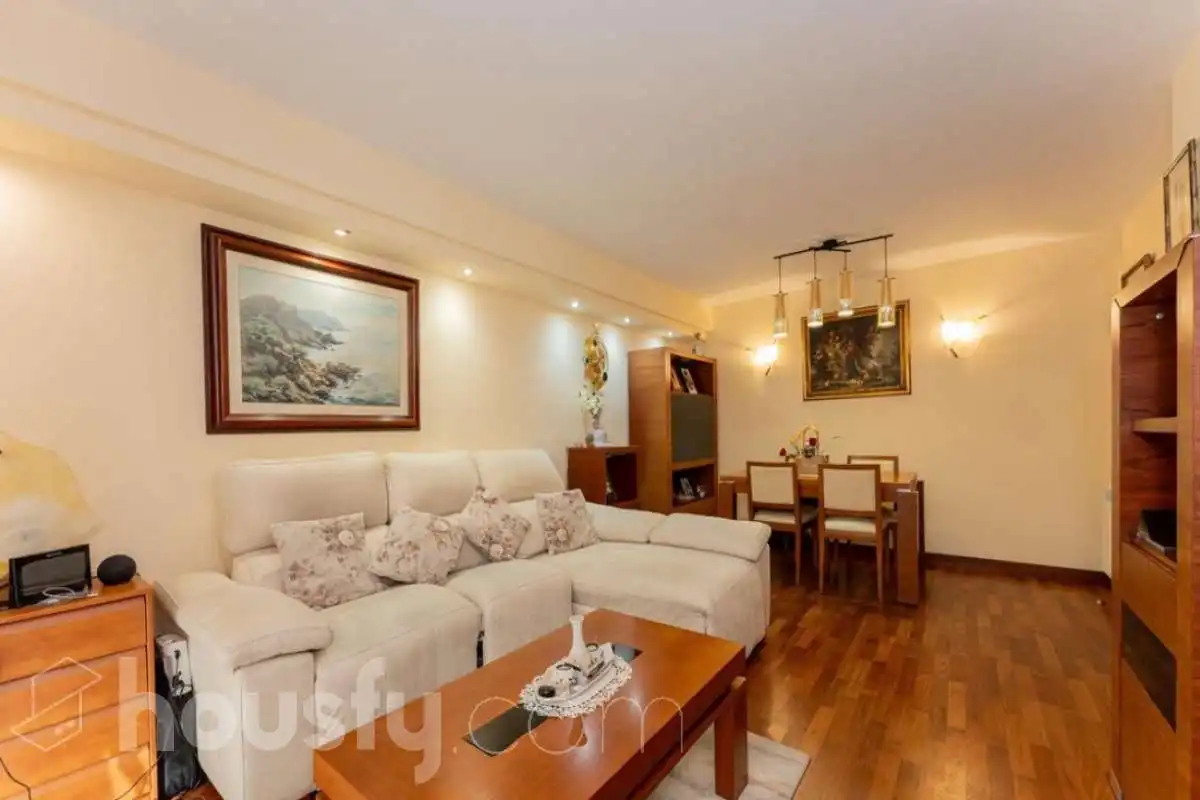 Piso con ascensor en venta en Passatge de Xaloc ., imagen 3