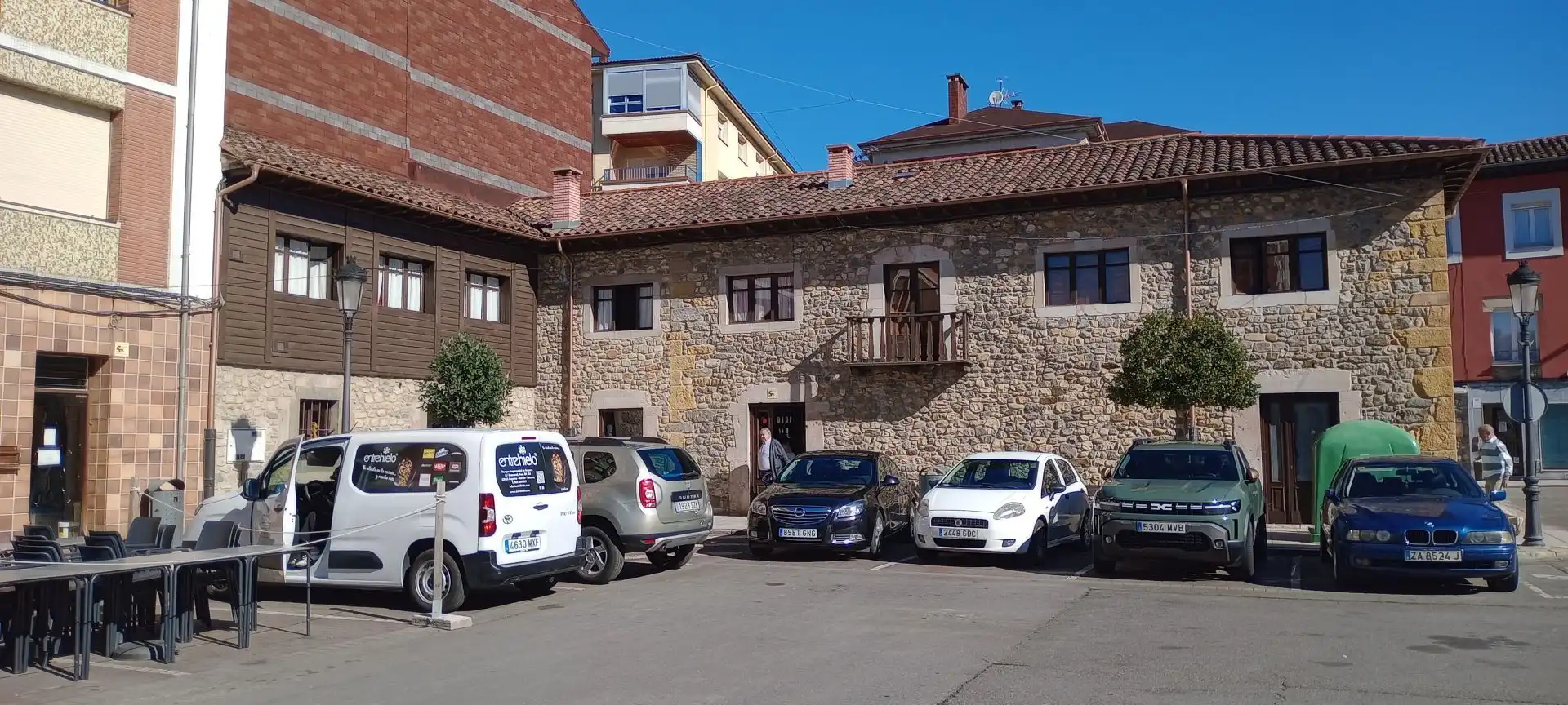 Local comercial en alquiler en Parres, imagen 2