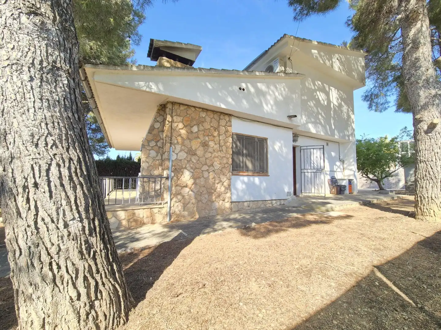 Vista exterior de Casa o xalet en venda en El Vendrell amb Jardí privat i Terrassa