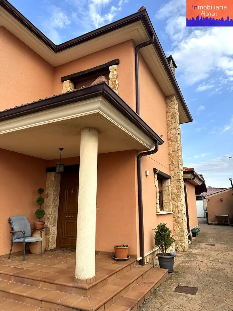 Vista exterior de Casa o xalet en venda en Campillo de Aranda amb Piscina i Sauna