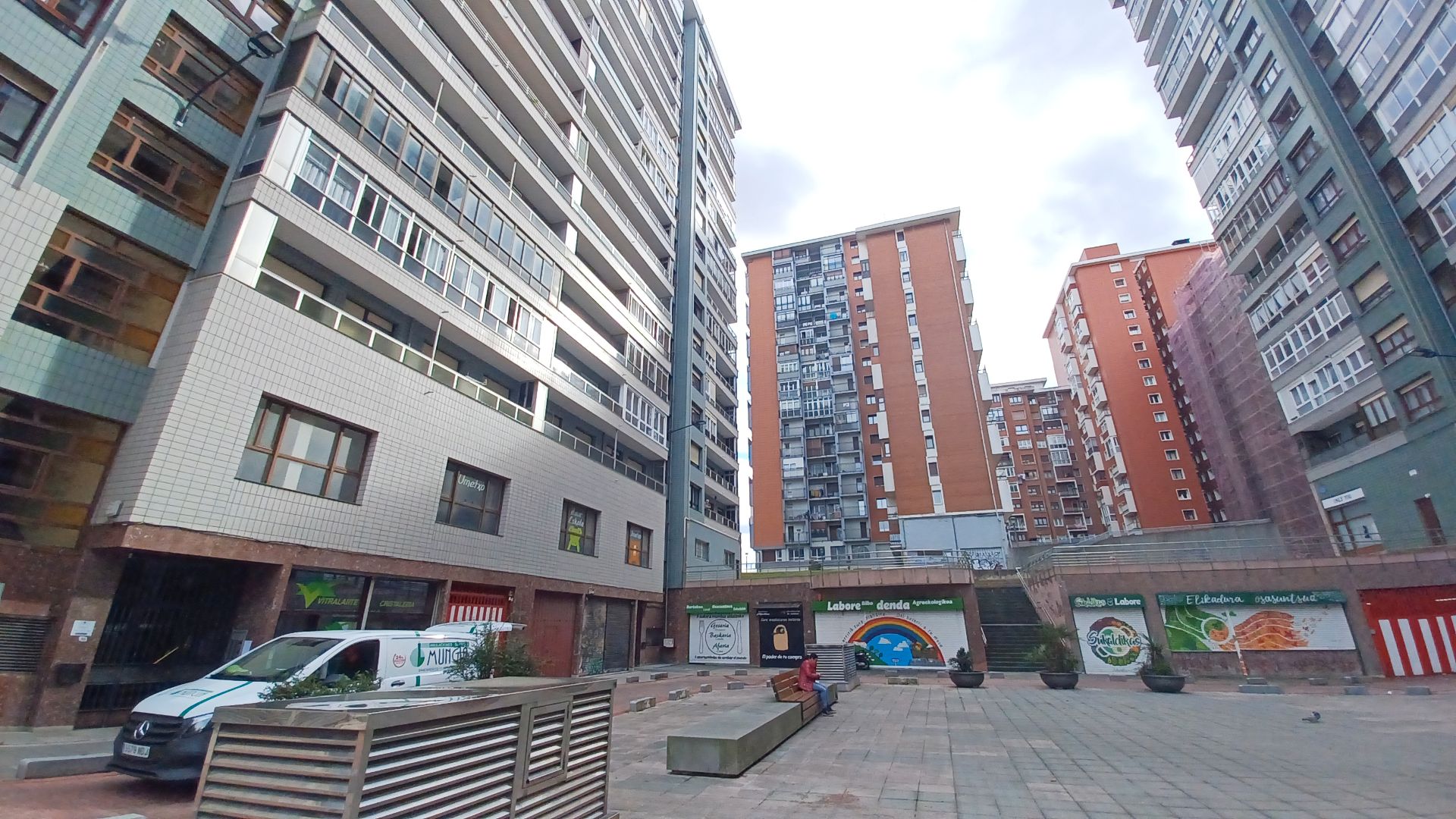 Vista exterior de Pis en venda en Bilbao  amb Calefacció i Terrassa