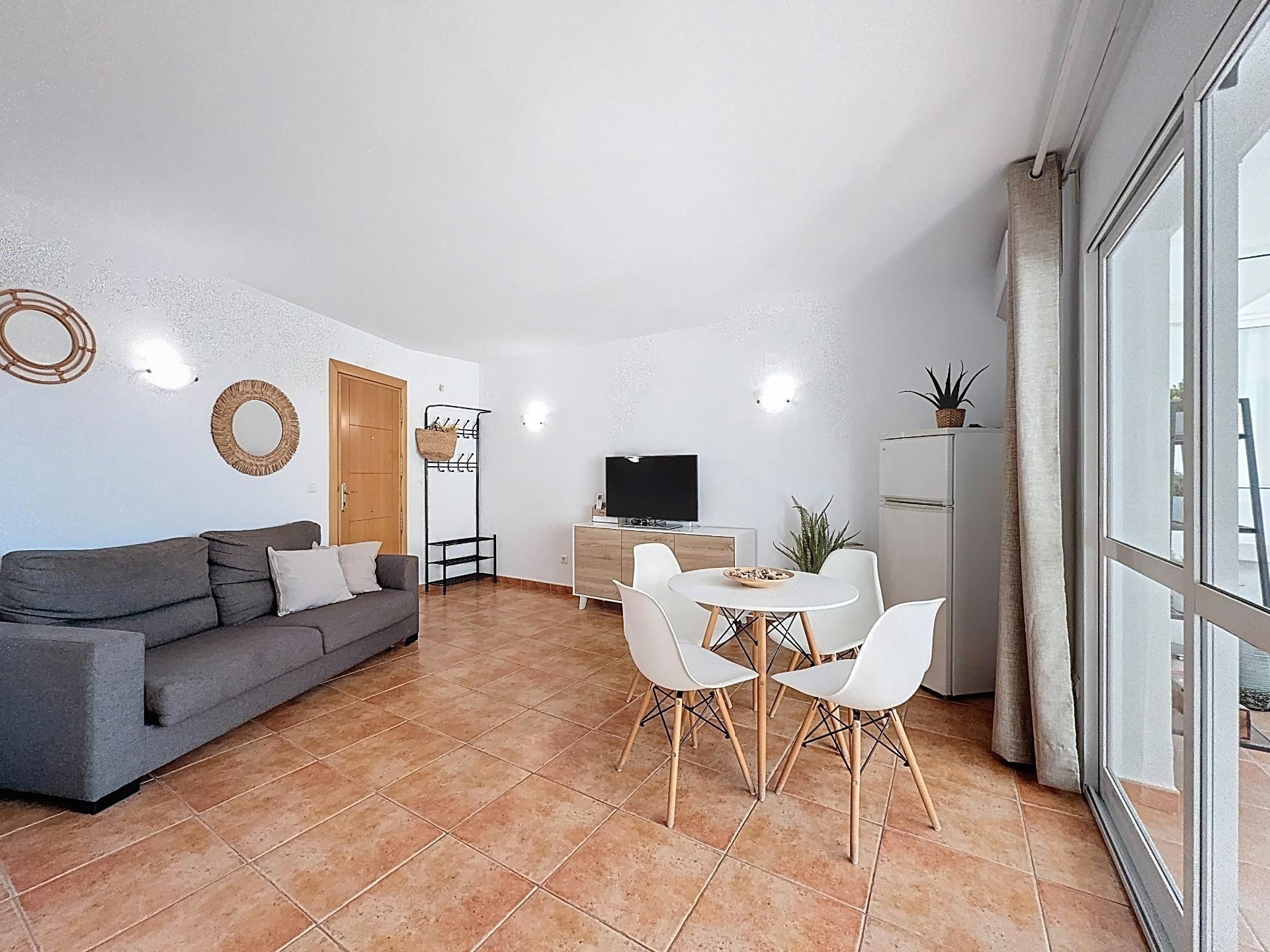 Sala d'estar de Apartament de lloguer en Torremolinos amb Aire condicionat, Terrassa i Rentadora
