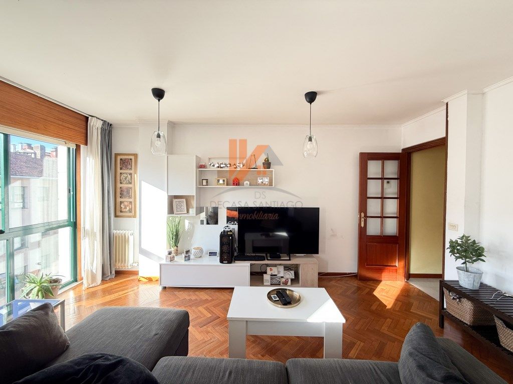 Sala d'estar de Dúplex en venda en Ames amb Moblat