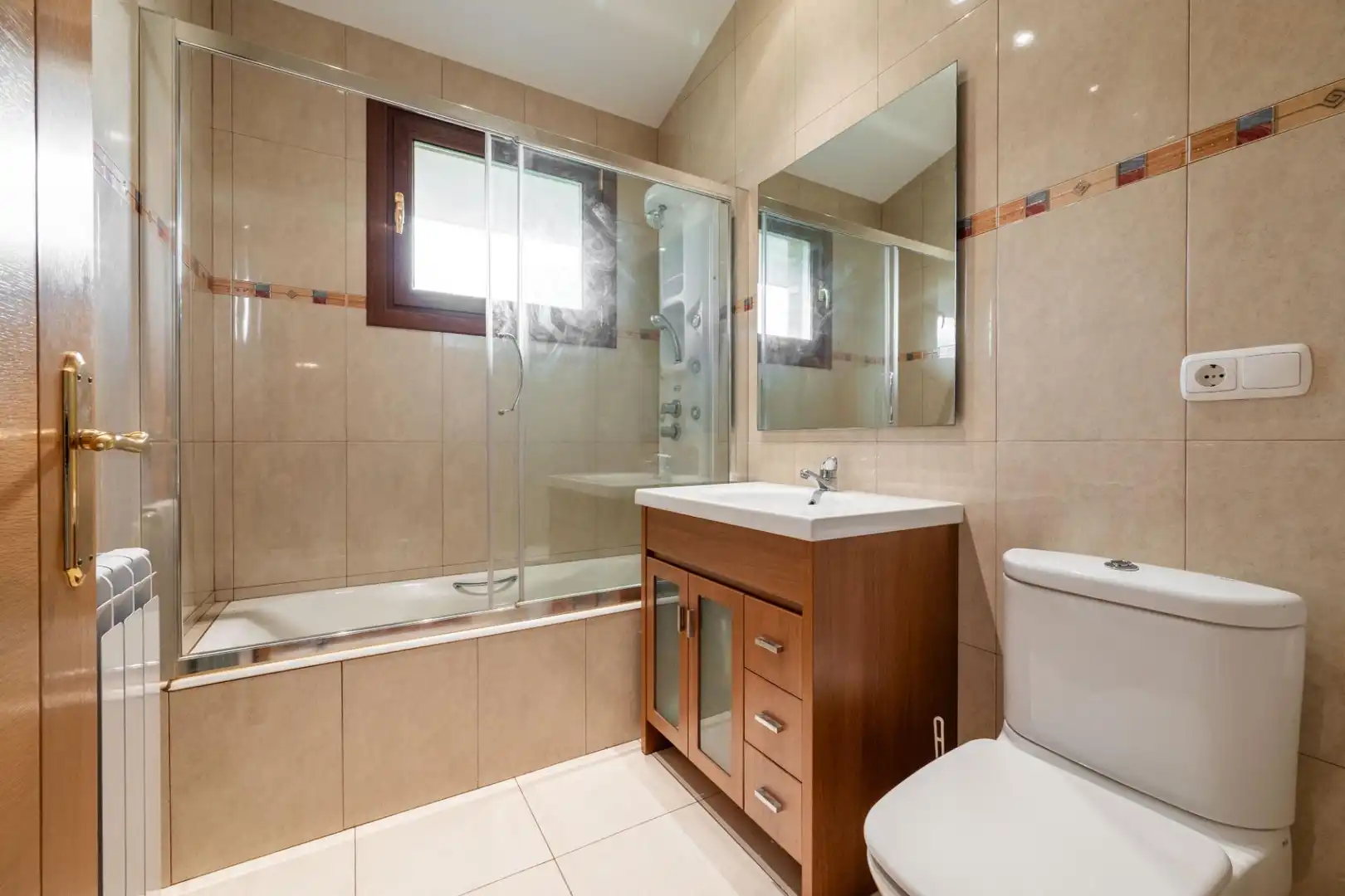 Baño de Casa adosada en venta en Donostia - San Sebastián  con Calefacción, Jardín privado y Terraza