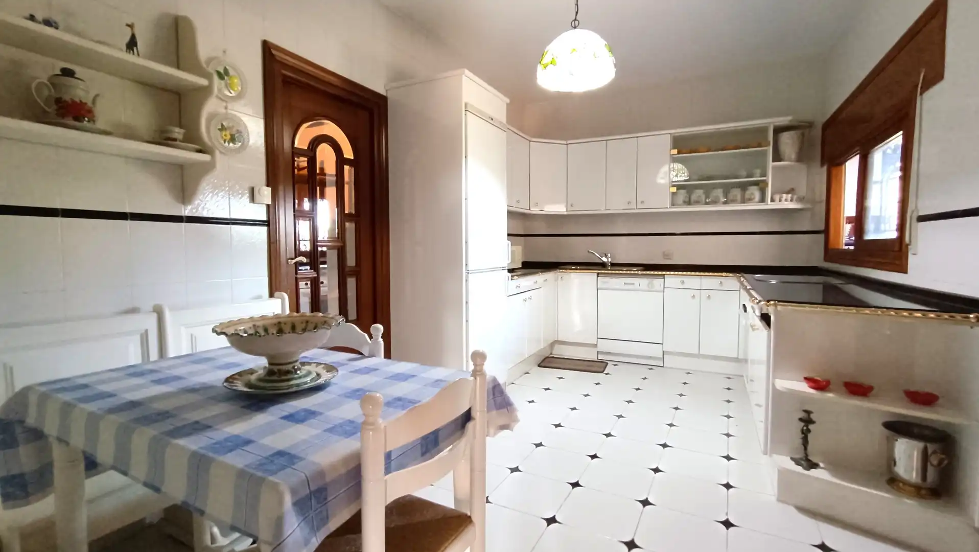 Cuina de Casa o xalet en venda en Guadalupe amb Jardí privat i Terrassa