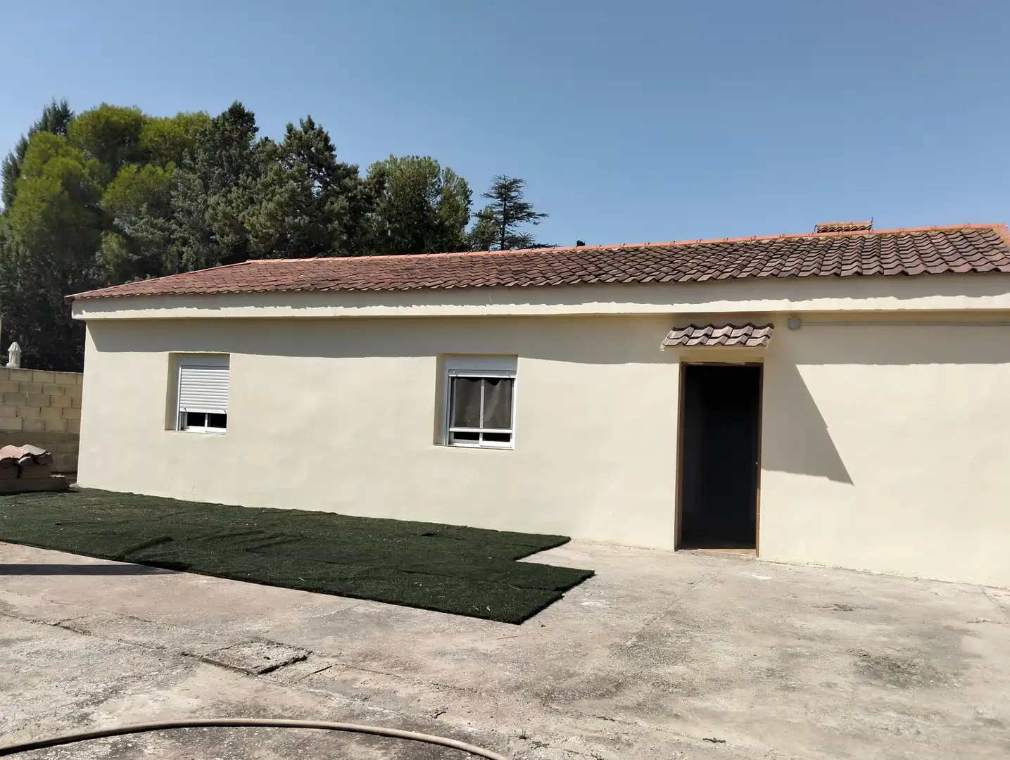 Vista exterior de Casa o chalet en venta en Fuentes de Ebro con Jardín privado y Parquet