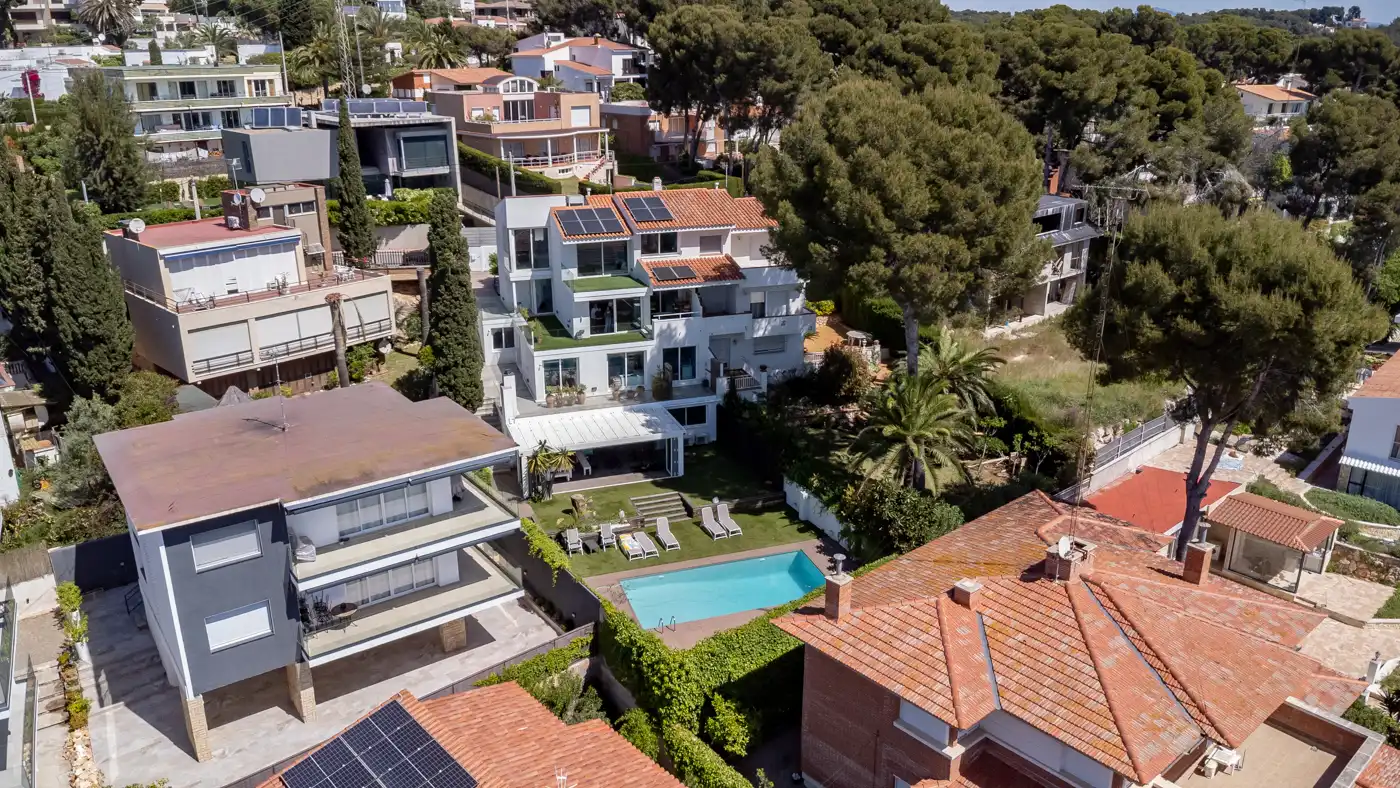 Exterior view of Detached homes for sale in  Tarragona Capital  with Air Conditioner, Heating and Private garden