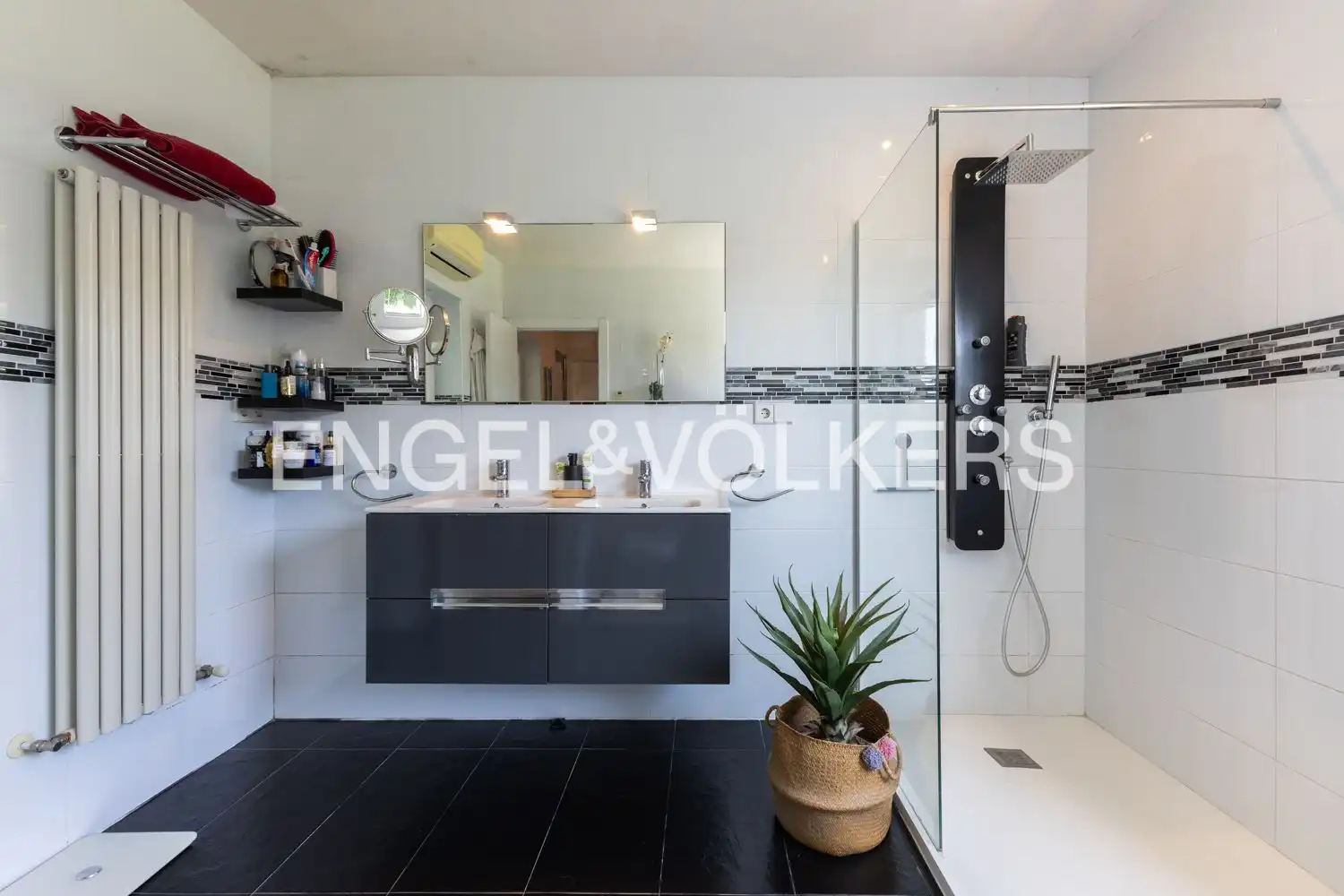 Bathroom of Houses for sale in Dénia  with Air Conditioner, Heating and Private garden