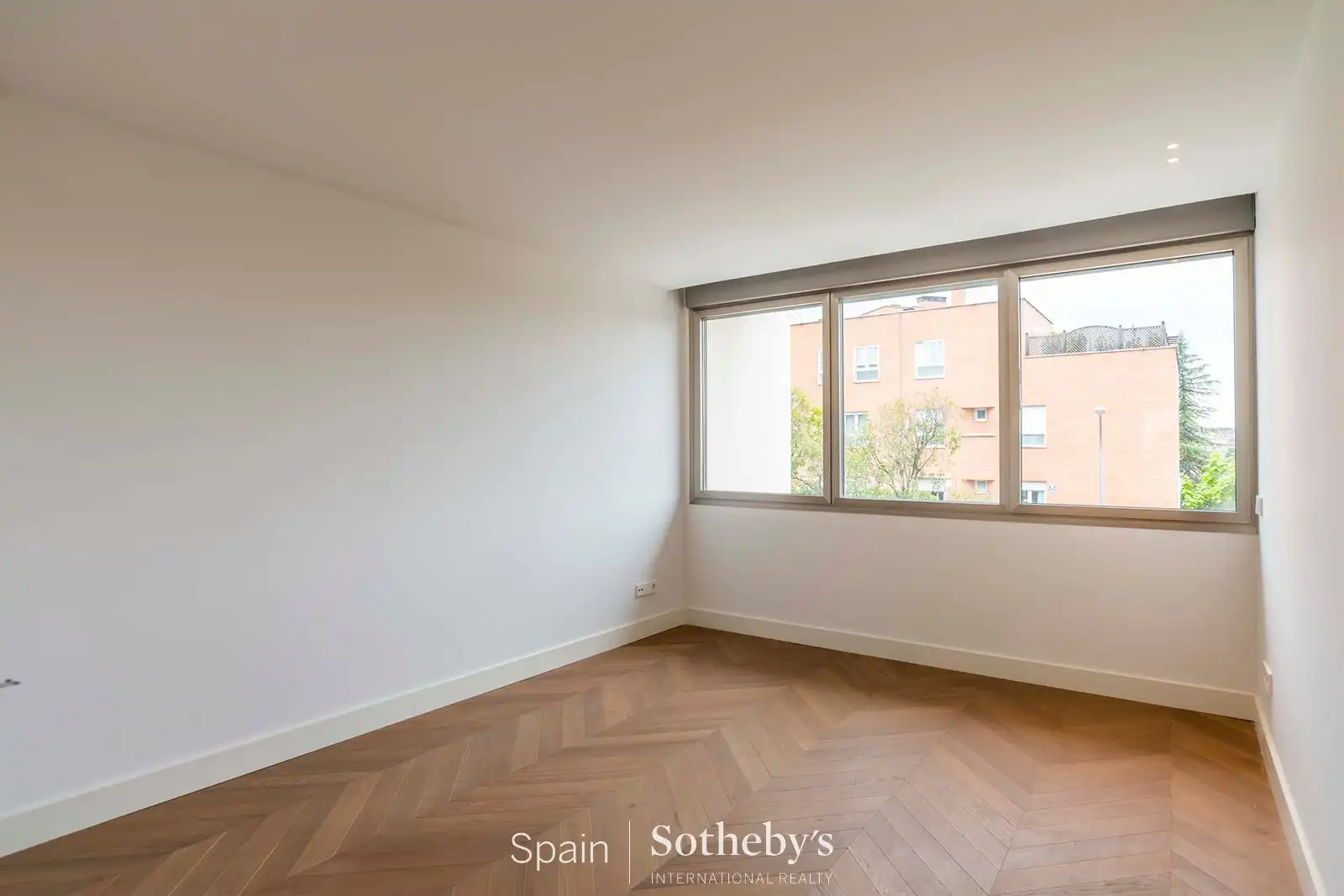 Dormitori de Casa adosada de lloguer en Madrid amb Aire condicionat, Calefacció i Jardí privat