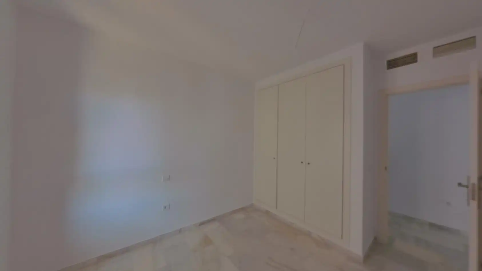 Habitación de Piso en venta en Benalmádena con Trastero y Piscina