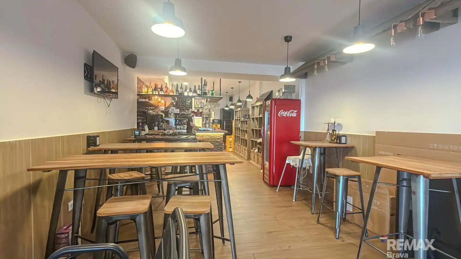 Local de alquiler en Empuriabrava con Aire acondicionado, Terraza y Amueblado