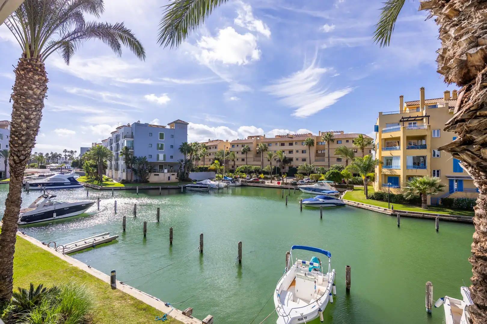 Apartment with pool for sale in Puerto de Sotogrande - La Marina, imagen 5