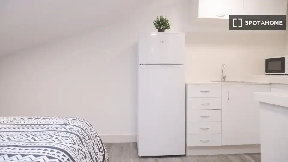 Habitación de Piso de alquiler en Madrid con Aire acondicionado, Calefacción y Amueblado
