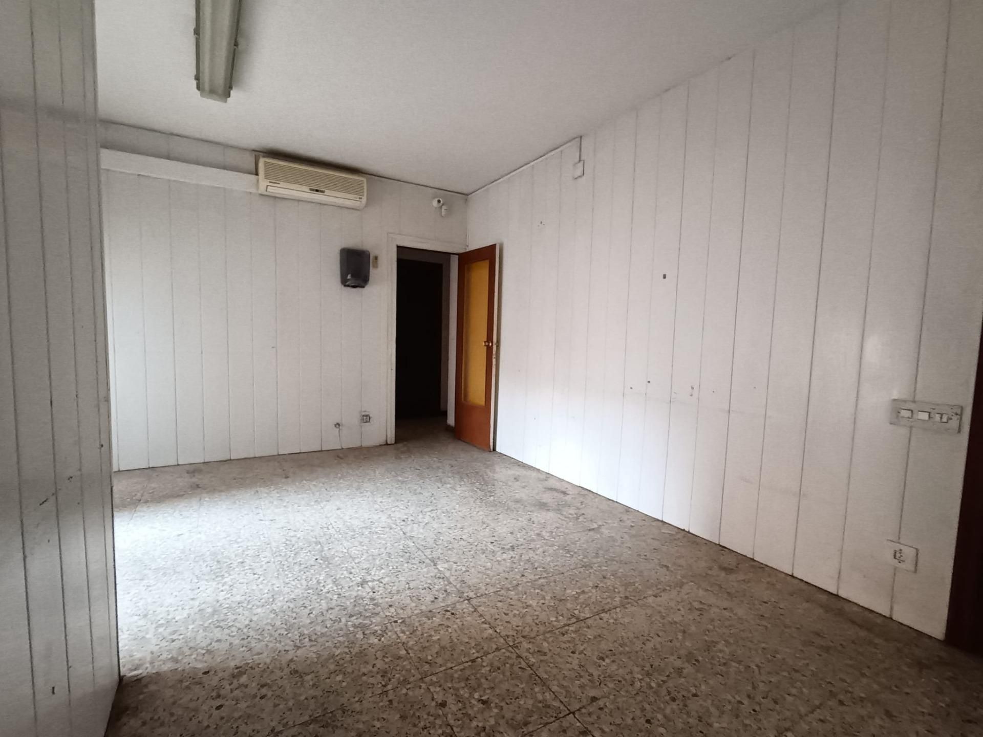 Wohnung zum Verkauf in Sabadell mit Klimaanlage und Terrasse