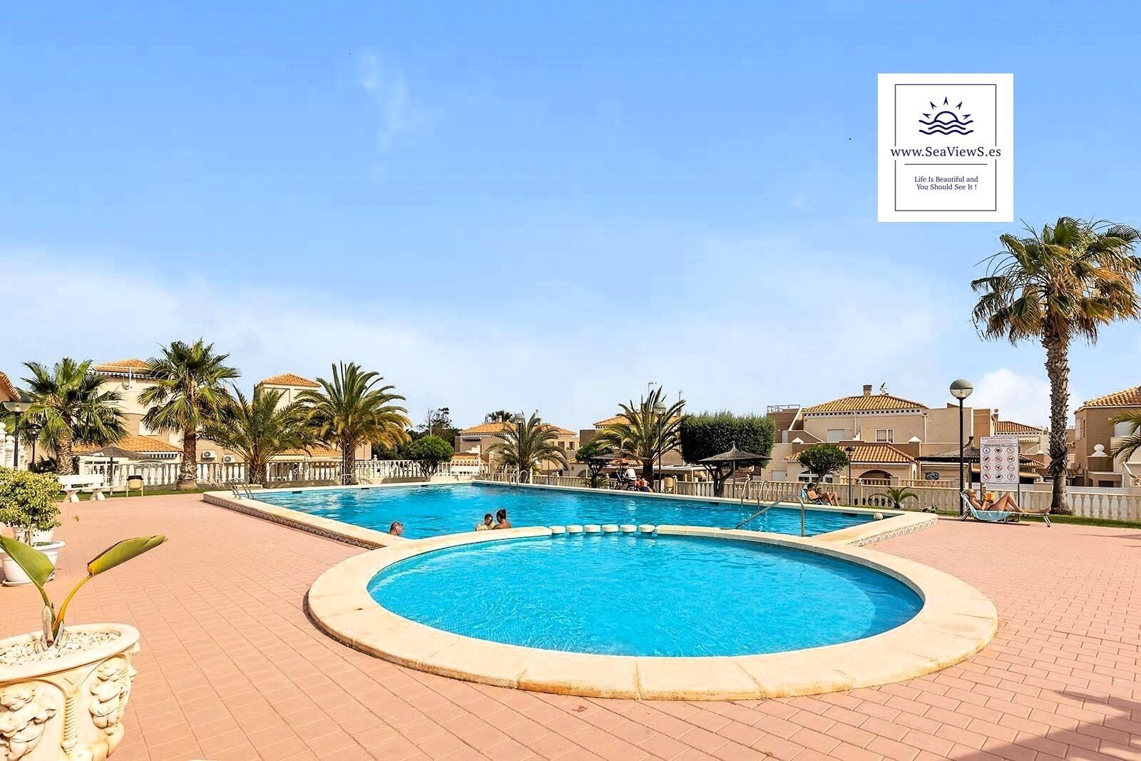 Swimming pool of Single-family semi-detached for sale in Torrevieja  with Terrace and Community pool