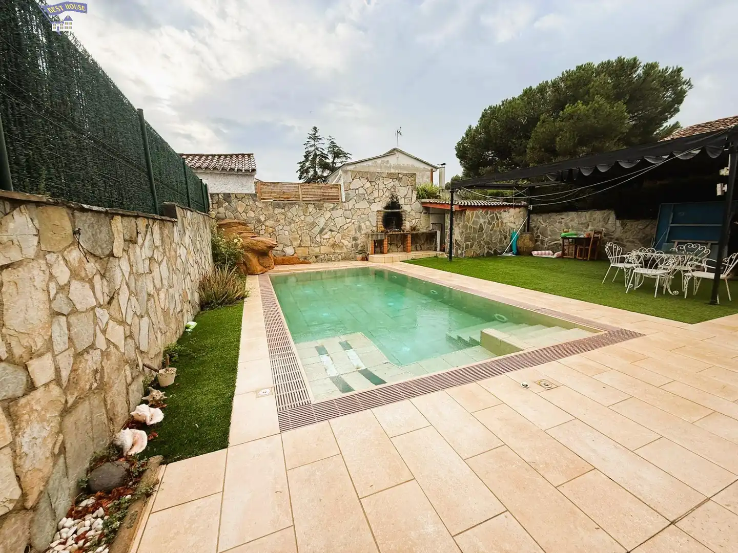 Piscina de Casa o chalet en venta en Barberà del Vallès con Calefacción, Jardín privado y Parquet
