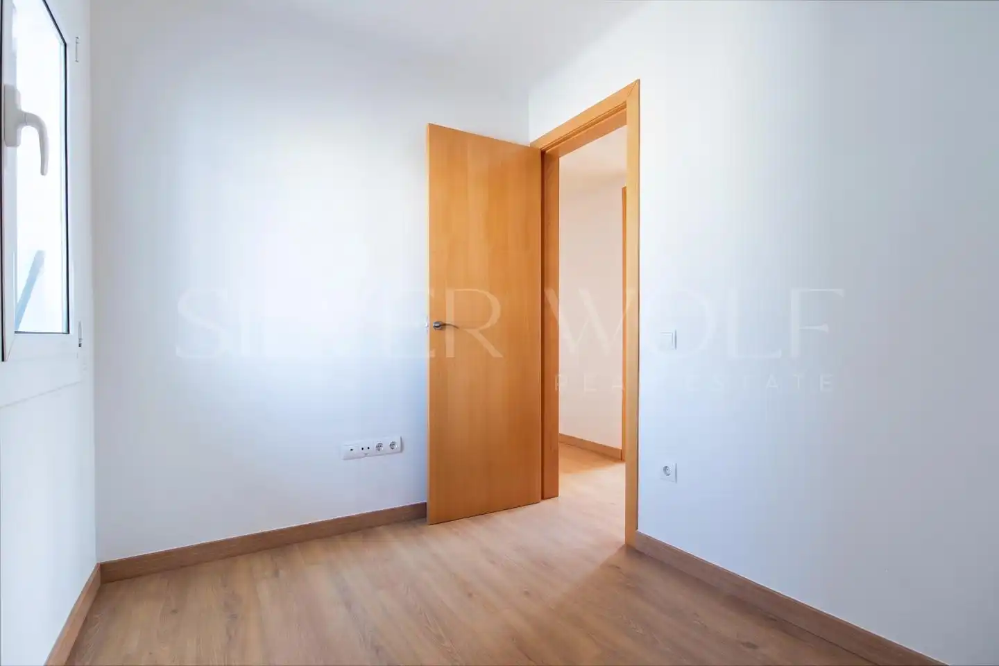 Schlafzimmer von Dachboden zum Verkauf in Vilanova i la Geltrú mit Parkett, Balkon und Alarm