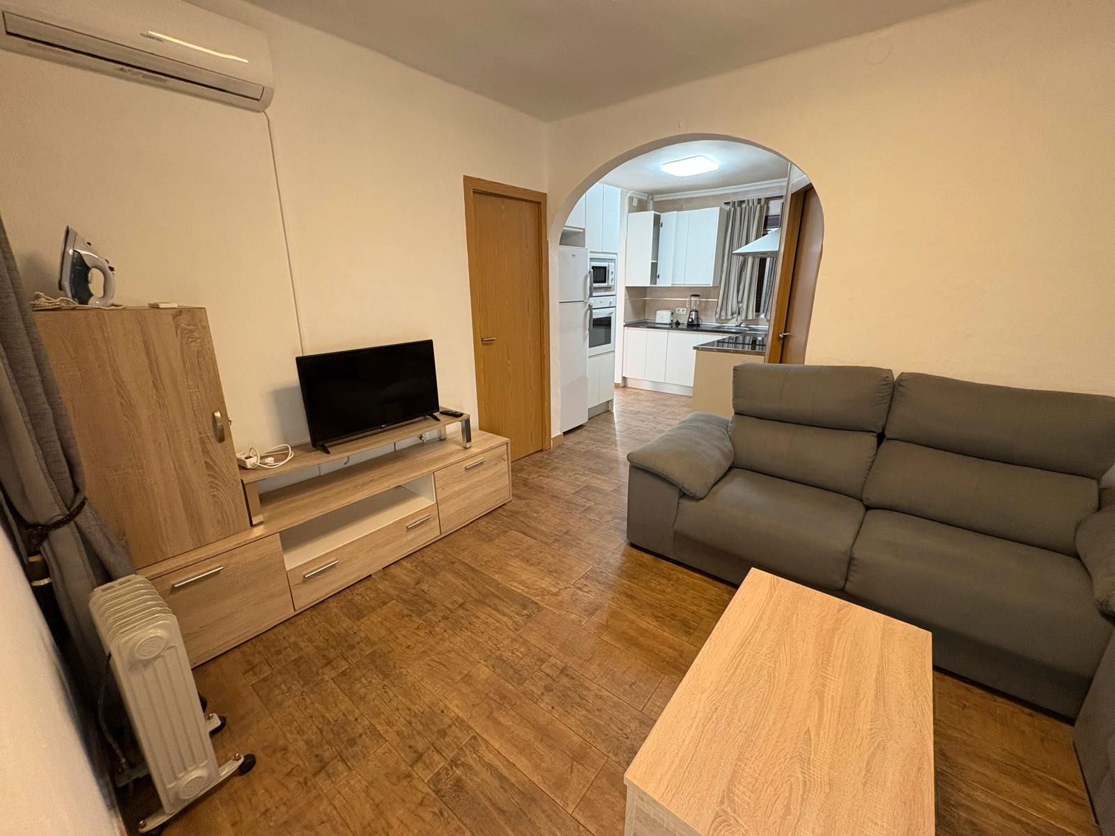 Living room of Single-family semi-detached for sale in Cáceres Capital  with Air Conditioner, Furnished and Oven