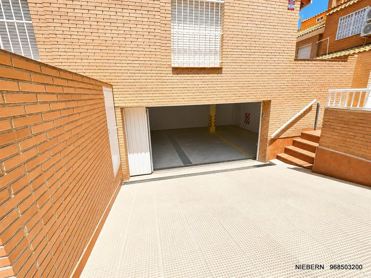 Aparcament de Casa adosada en venda en Los Alcázares amb Balcó